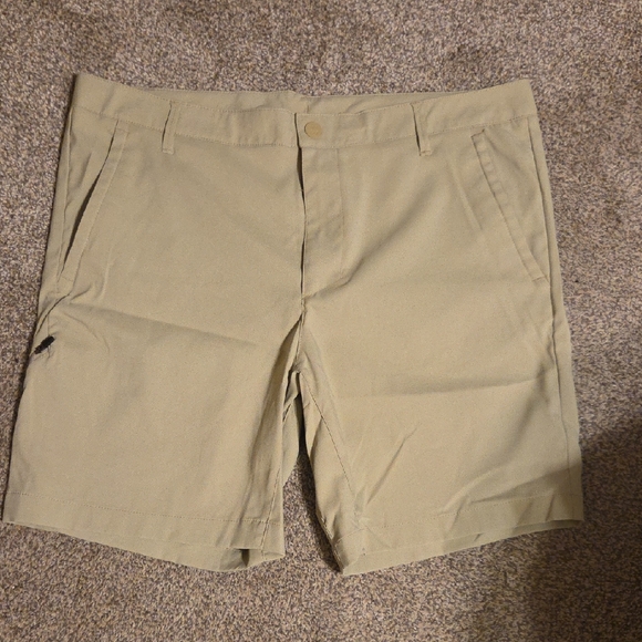 All in Motion Khaki Shorts Size 38 - Picture 1 of 5